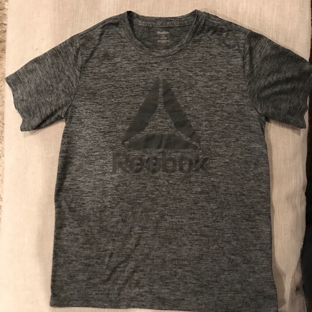 Two Reebok boys athletic tops - Picture 2 of 6